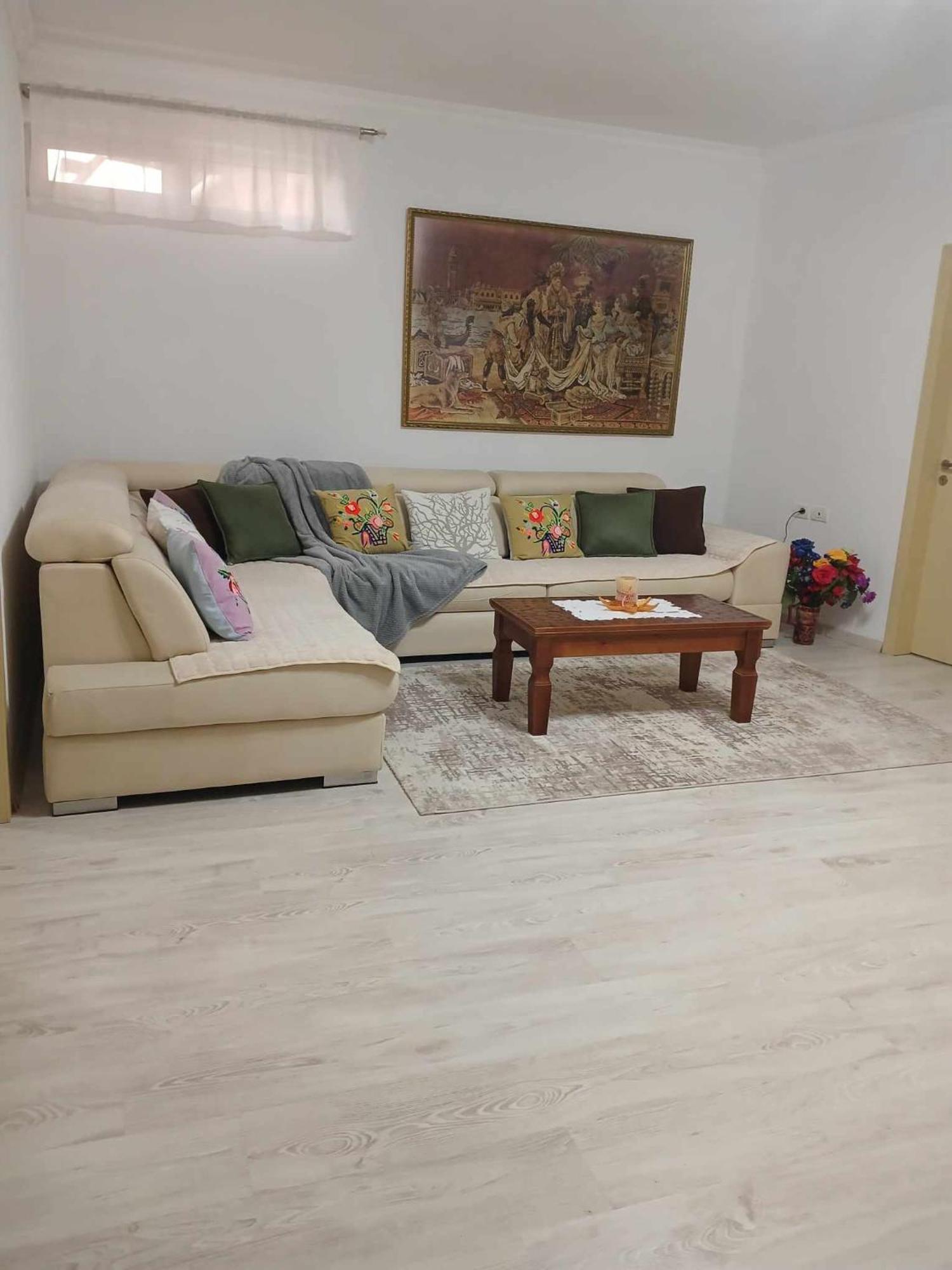 Eniguesthouse Gjirokaster Bagian luar foto