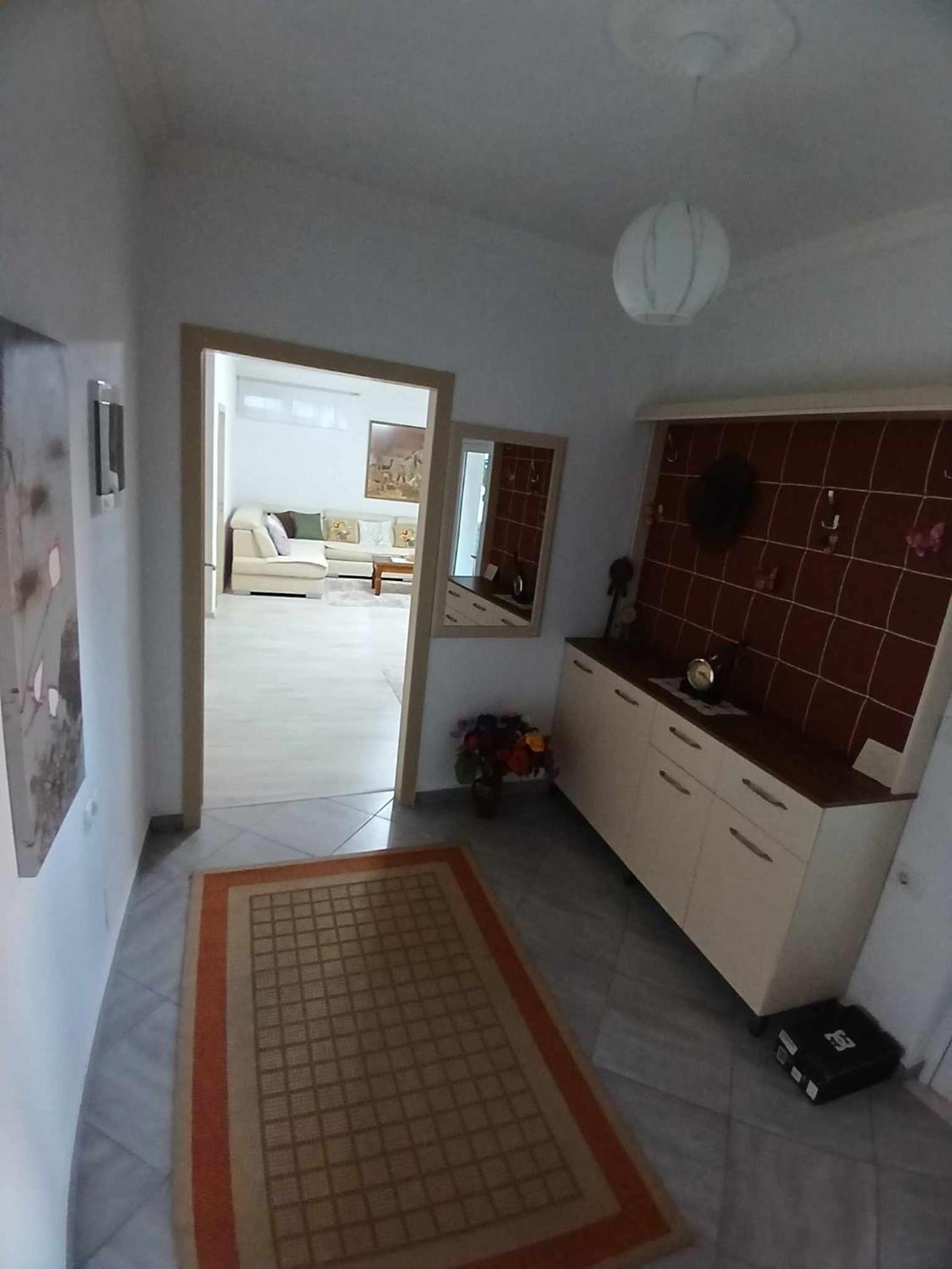 Eniguesthouse Gjirokaster Bagian luar foto