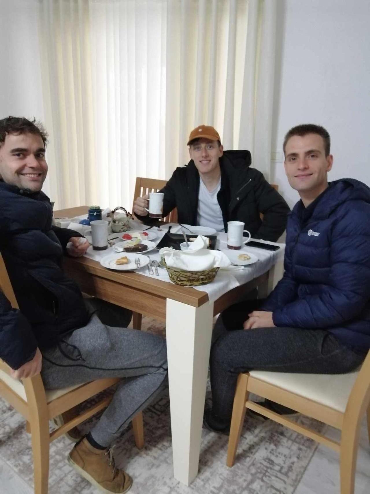 Eniguesthouse Gjirokaster Bagian luar foto