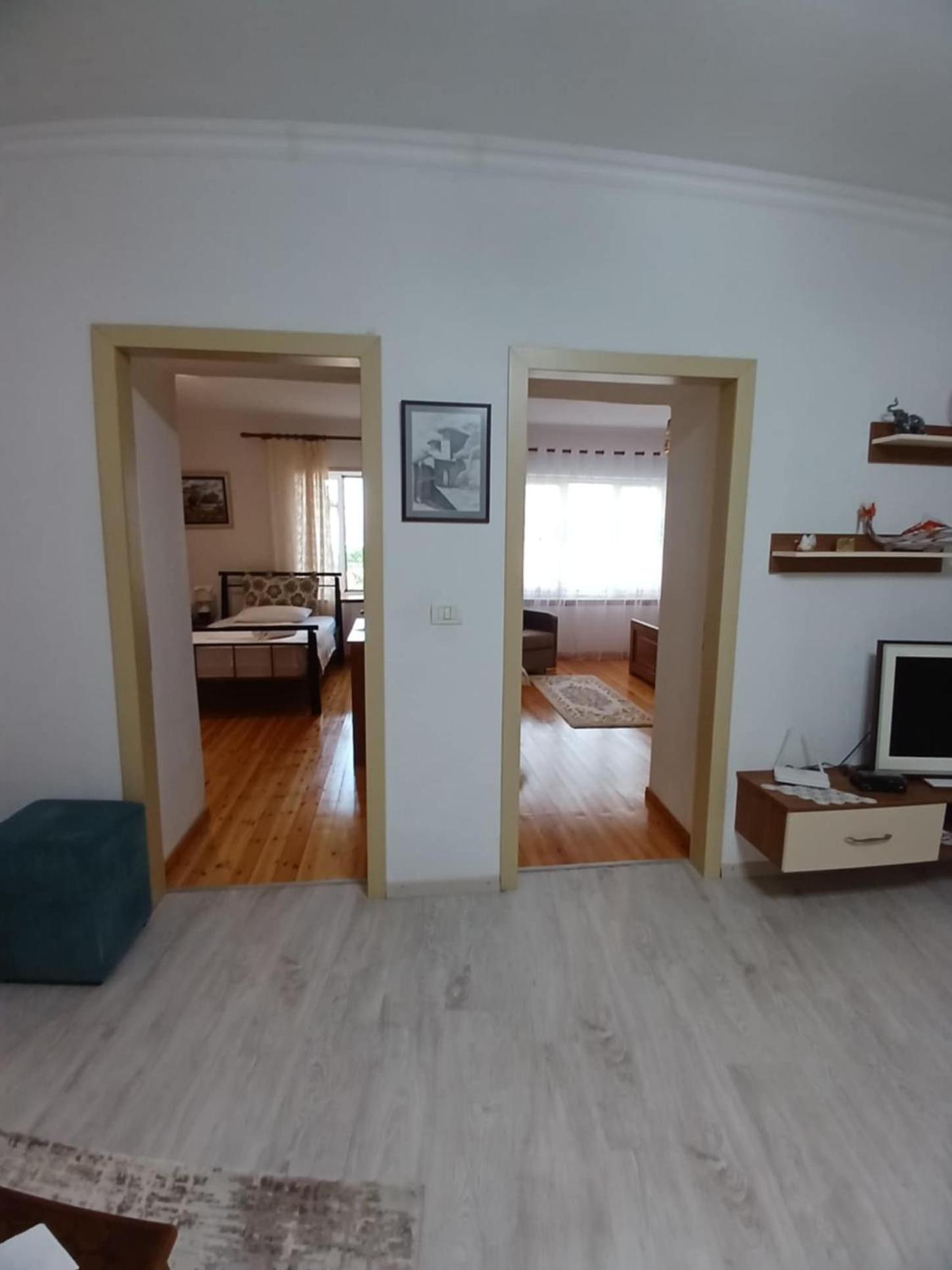 Eniguesthouse Gjirokaster Bagian luar foto