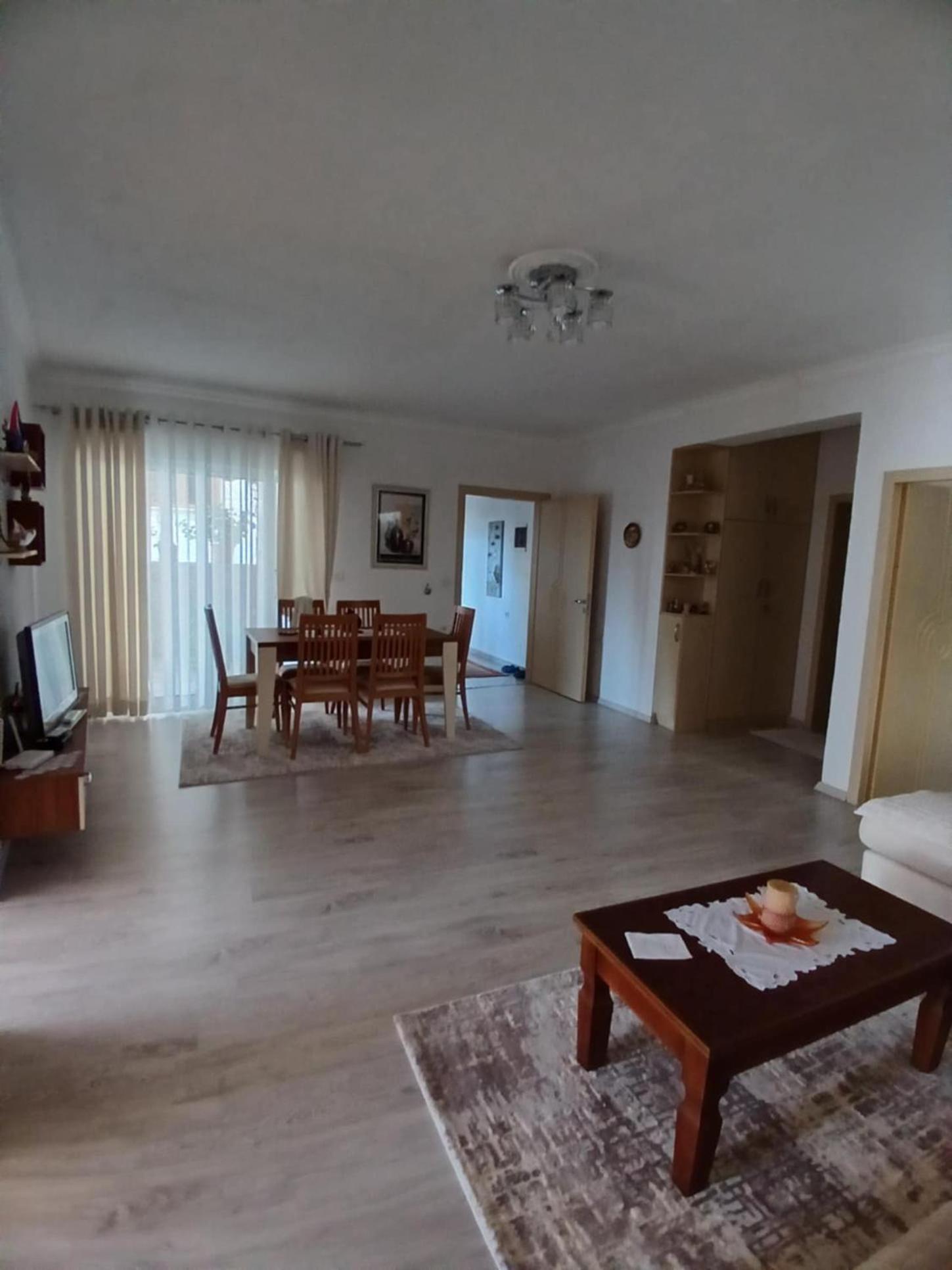 Eniguesthouse Gjirokaster Bagian luar foto