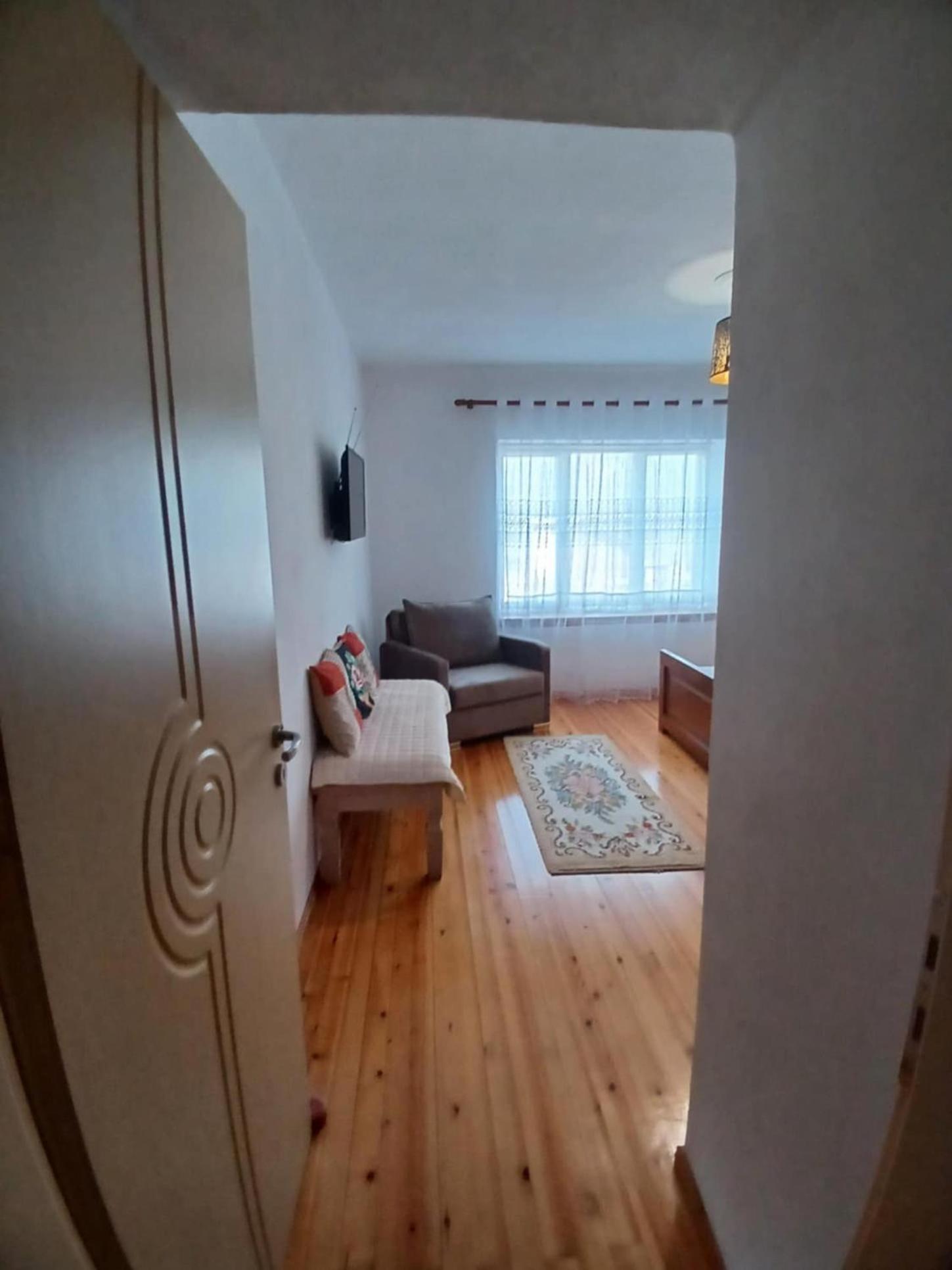 Eniguesthouse Gjirokaster Bagian luar foto
