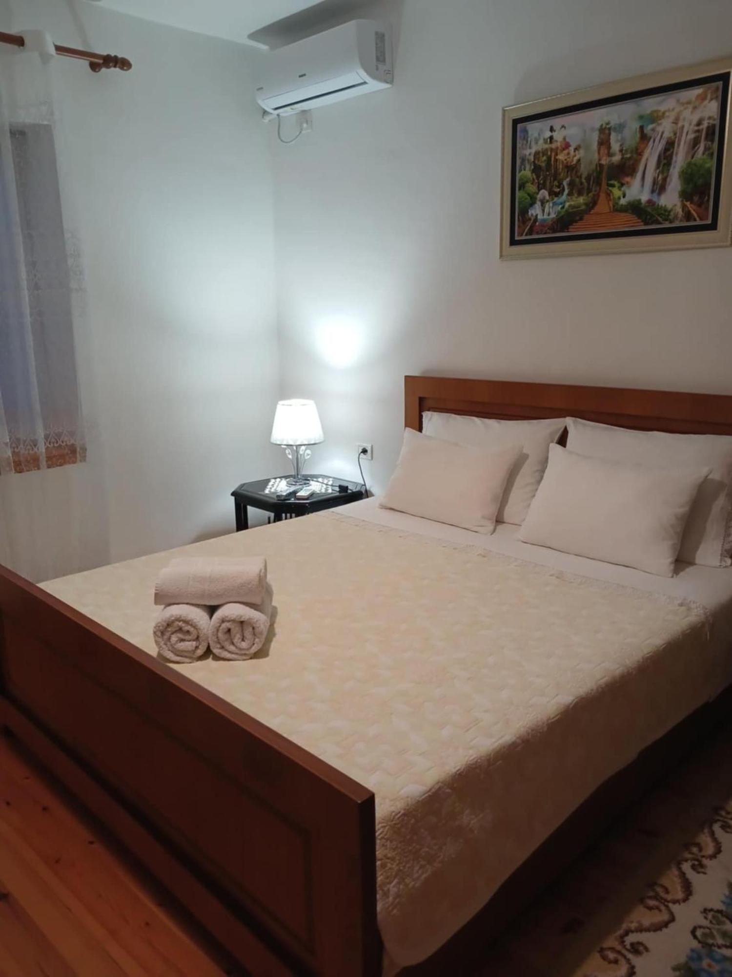 Eniguesthouse Gjirokaster Bagian luar foto